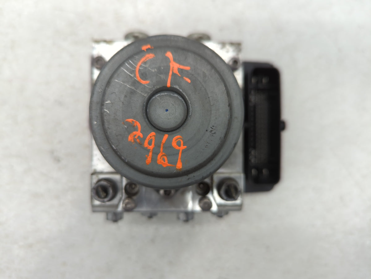 2015-2017 Jeep Renegade Anti-Lock Brake ABS Pump Module Actuator OEM P/N:66244318 Fits Fits 2015 2016 2017 OEM Used Auto Par