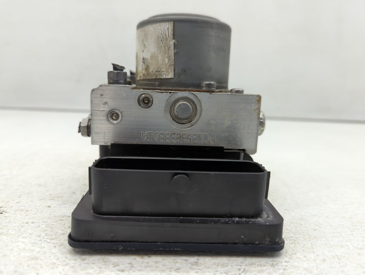 2015-2017 Jeep Renegade Anti-Lock Brake ABS Pump Module Actuator OEM P/N:66244318 Fits Fits 2015 2016 2017 OEM Used Auto Par
