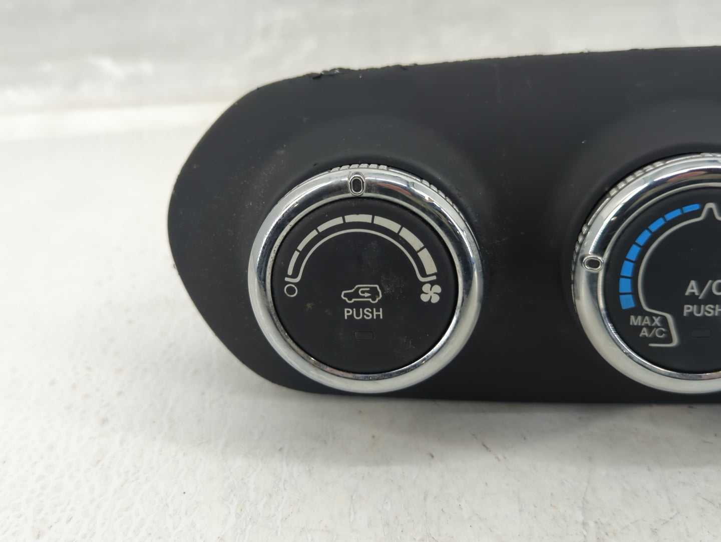 2017 Jeep Renegade Climate Control Module Temperature AC/Heater Replacement P/N:838744Z Fits OEM Used Auto Parts - Oemusedau