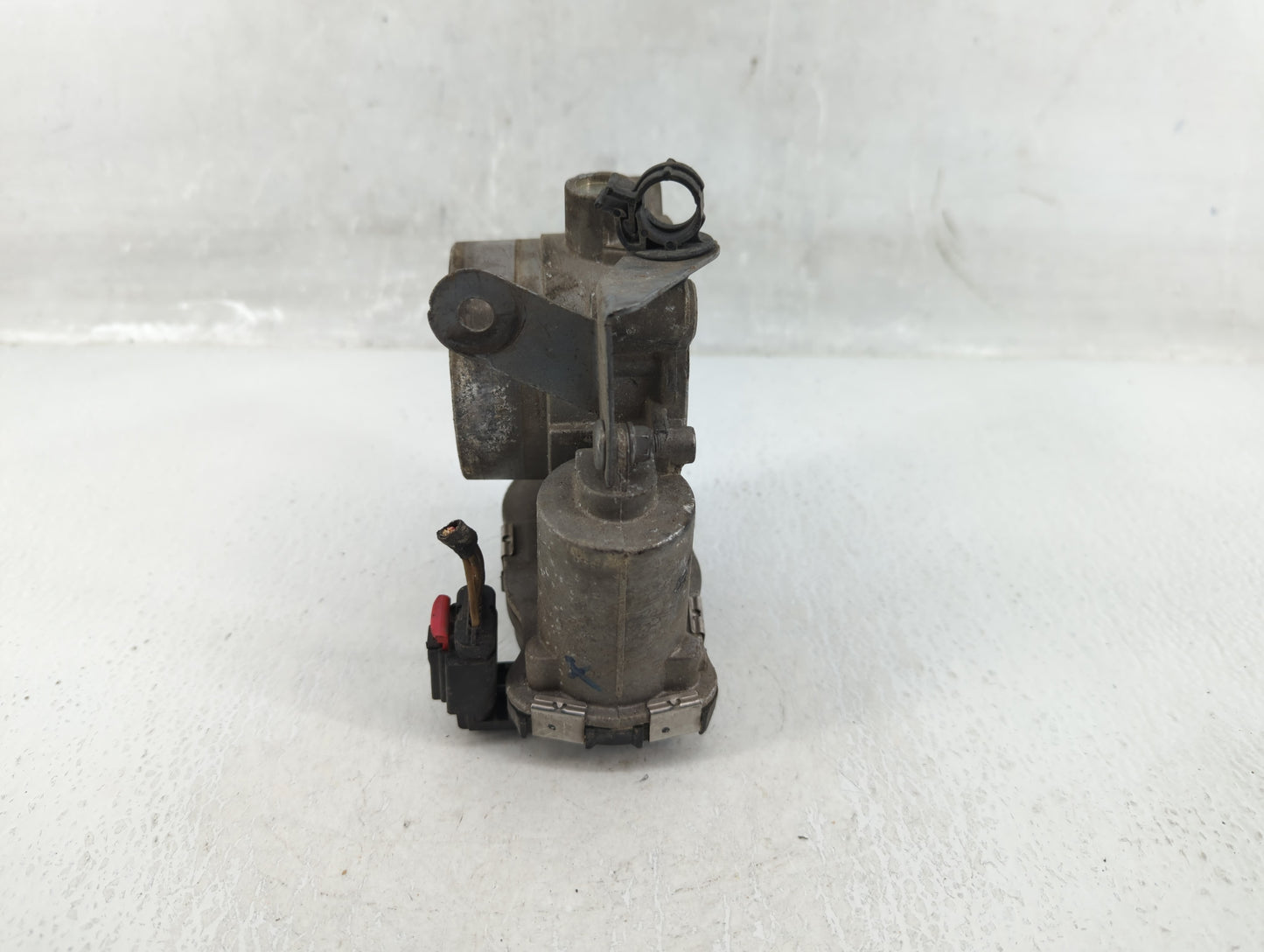 2015-2021 Jeep Renegade Throttle Body P/N:04891970AB Fits Fits 2014 2015 2016 2017 2018 2019 2020 2021 2022 OEM Used Auto Pa
