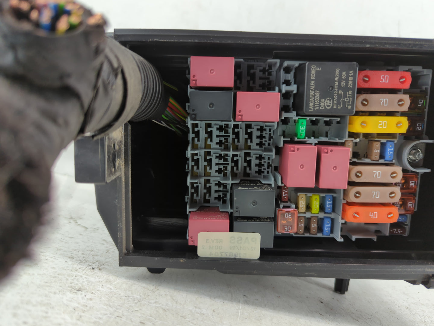 2015-2021 Jeep Renegade Fusebox Fuse Box Panel Relay Module P/N:52027004 Fits Fits 2015 2016 2017 2018 2019 2020 2021 OEM Us