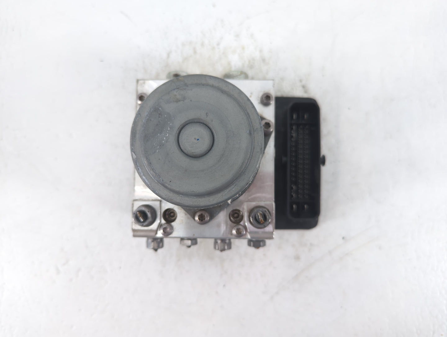 2015-2017 Jeep Renegade ABS Pump Control Module Replacement P/N:52062978 Fits Fits 2015 2016 2017 OEM Used Auto Parts - Oemu