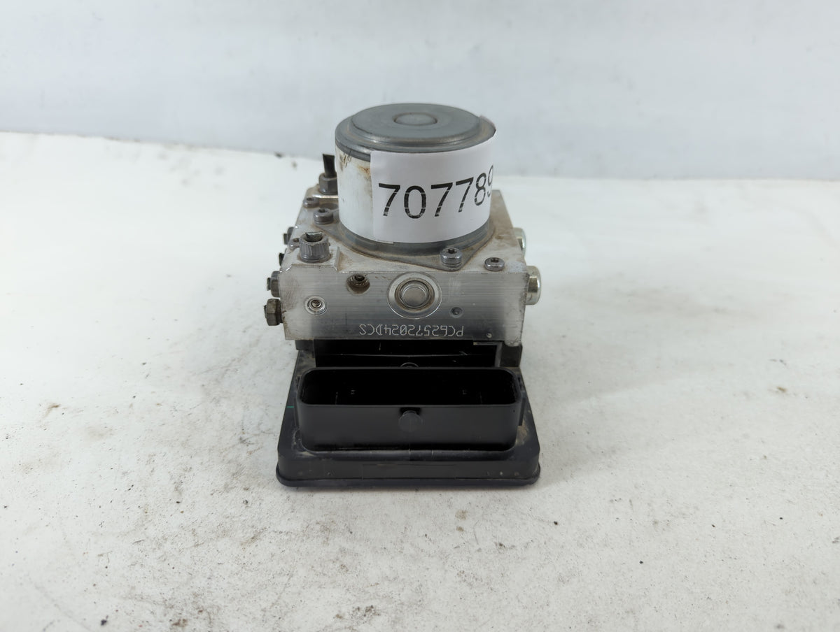 2015-2017 Jeep Renegade Anti-Lock Brake ABS Pump Module Actuator OEM P/N:52062978 Fits Fits 2015 2016 2017 OEM Used Auto Par