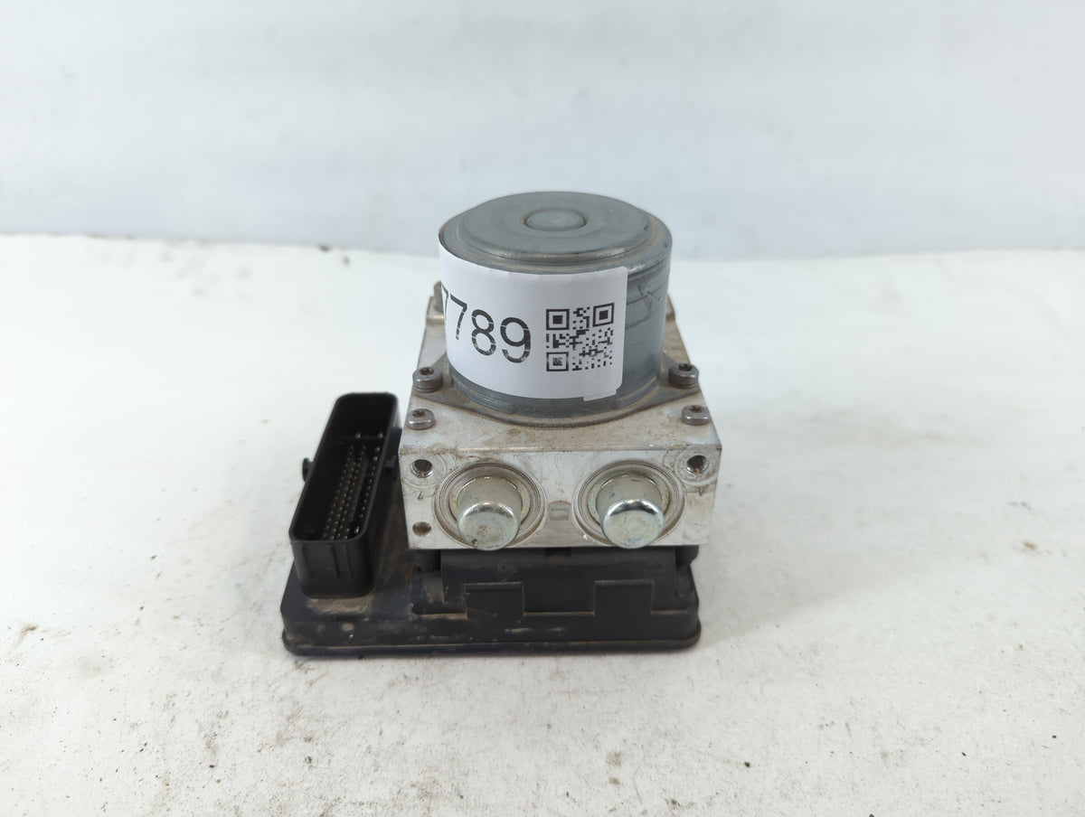 2015-2017 Jeep Renegade Anti-Lock Brake ABS Pump Module Actuator OEM P/N:52062978 Fits Fits 2015 2016 2017 OEM Used Auto Par