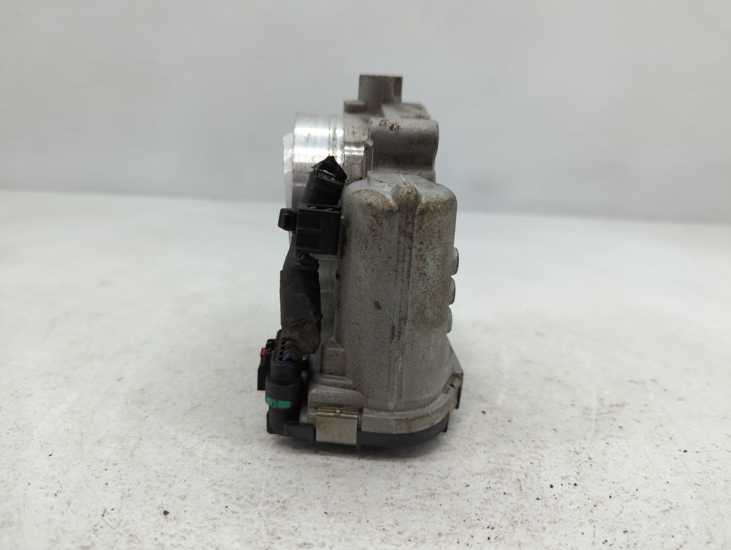 2012-2018 Jeep Wrangler Throttle Body P/N:0 280 750 570 05184349AC Fits OEM Used Auto Parts - Oemusedautoparts1.com