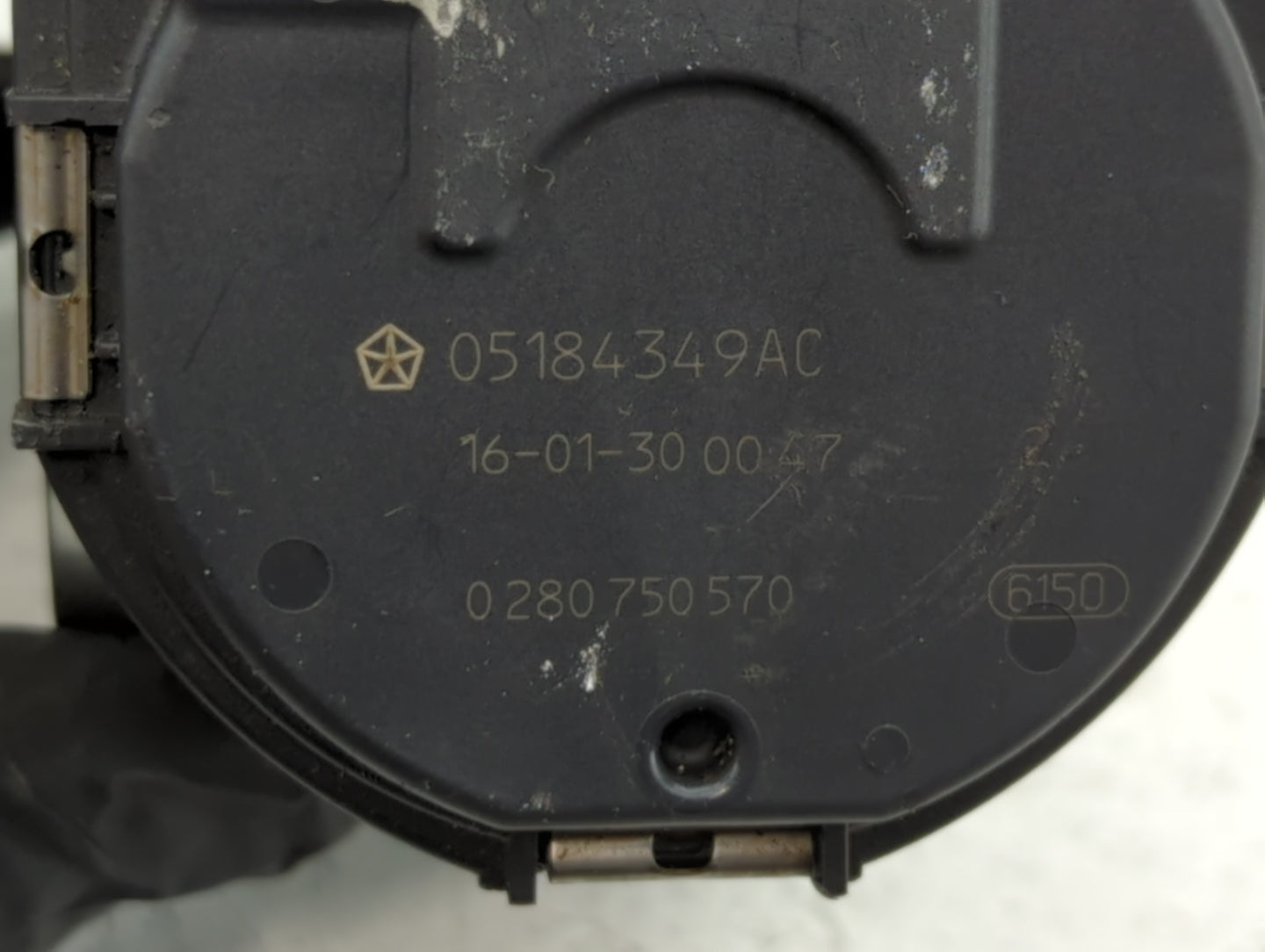 2012-2018 Jeep Wrangler Throttle Body P/N:0 280 750 570 05184349AC Fits OEM Used Auto Parts - Oemusedautoparts1.com