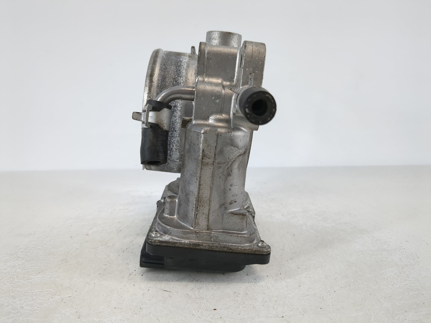 2017-2020 Kia Cadenza Throttle Body P/N:35100-3E100 Fits Fits 2017 2018 2019 2020 2021 2022 OEM Used Auto Parts - Oemusedaut