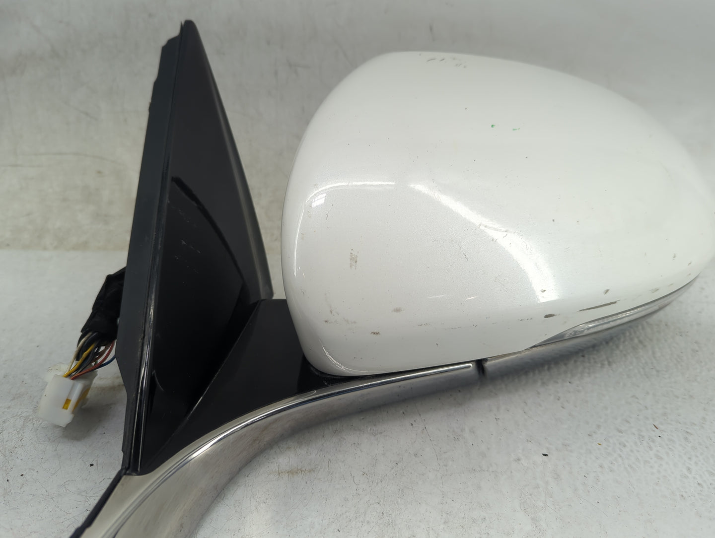 2017-2019 Kia Cadenza Driver Side View Mirror - Left Door Mirror OEM Used - Oemusedautoparts1.com
