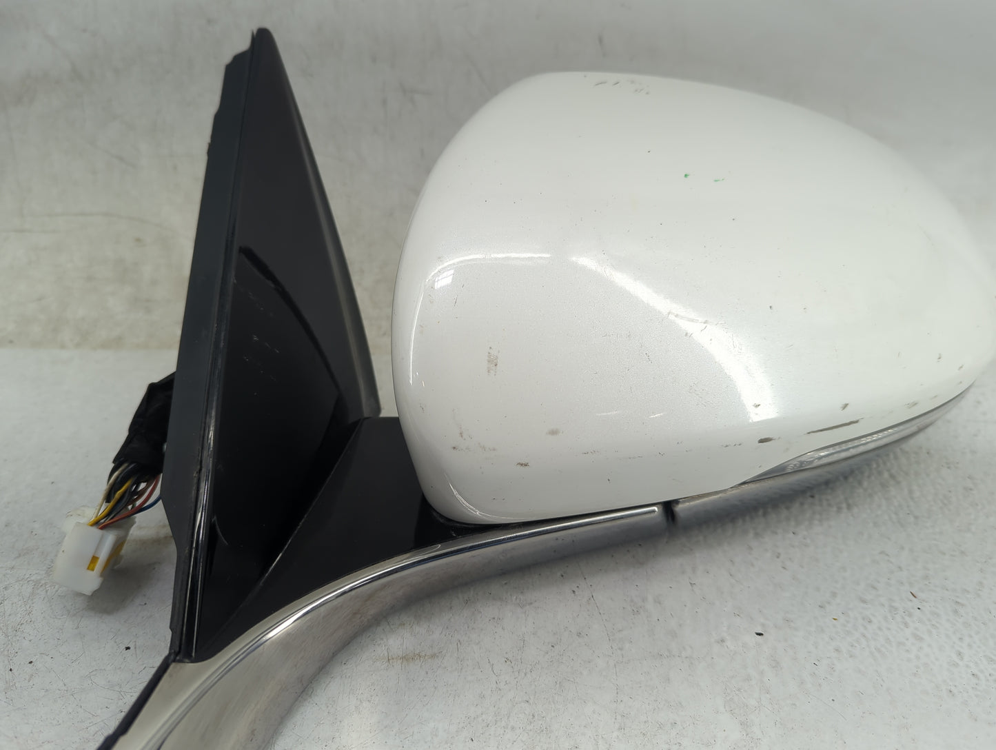 2017-2019 Kia Cadenza Driver Side View Mirror - Left Door Mirror OEM Used - Oemusedautoparts1.com