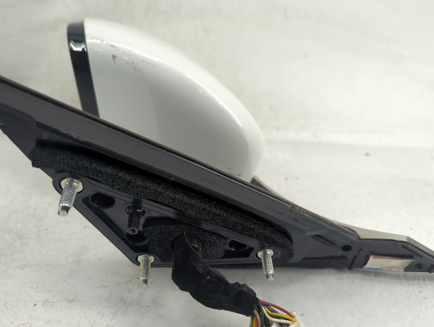 2017-2019 Kia Cadenza Driver Side View Mirror - Left Door Mirror OEM Used - Oemusedautoparts1.com