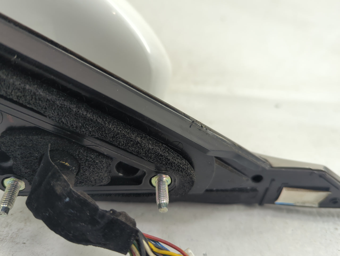 2017-2019 Kia Cadenza Driver Side View Mirror - Left Door Mirror OEM Used - Oemusedautoparts1.com