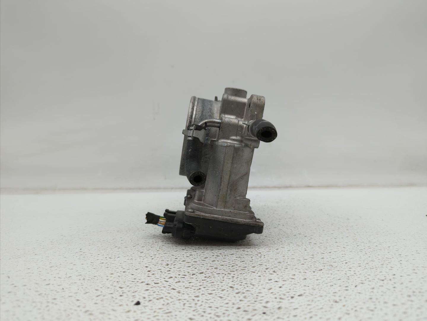 2017-2019 Kia Cadenza Throttle Body P/N:35100-3L100 35100-3B100 Fits Fits 2017 2018 2019 2020 OEM Used Auto Parts - Oemuseda