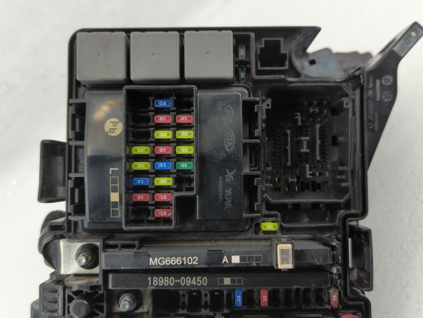 2017-2019 Kia Cadenza Fusebox Fuse Box Panel Relay Module P/N:91223-F6632 Fits Fits 2017 2018 2019 OEM Used Auto Parts - Oem