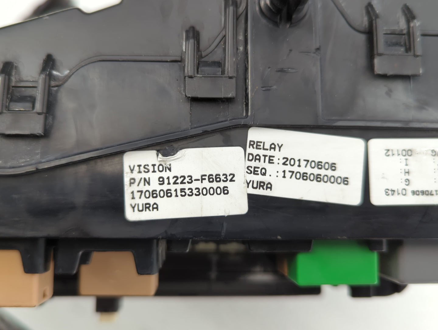 2017-2019 Kia Cadenza Fusebox Fuse Box Panel Relay Module P/N:91223-F6632 Fits Fits 2017 2018 2019 OEM Used Auto Parts - Oem