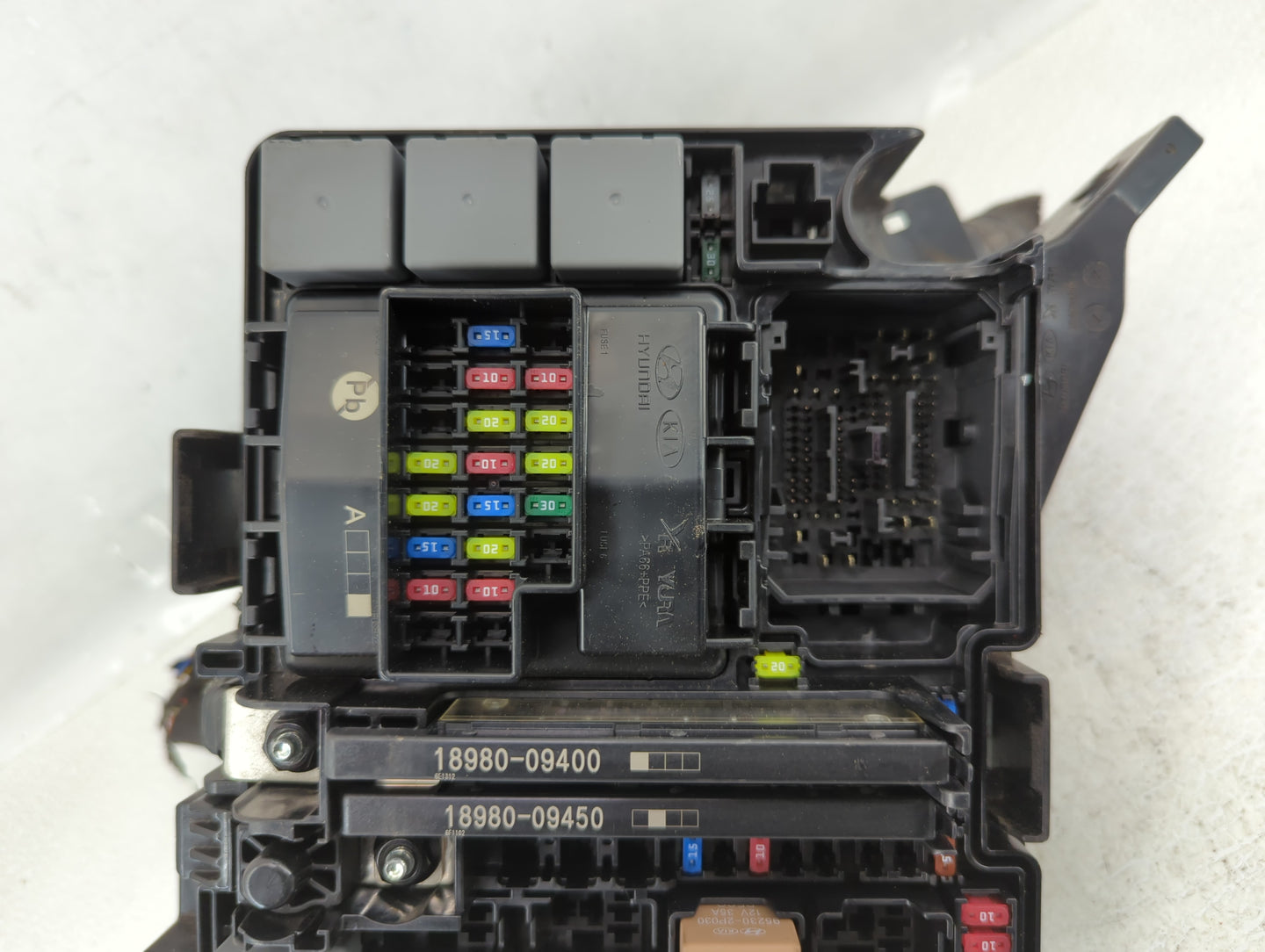 2017-2019 Kia Cadenza Fusebox Fuse Box Panel Relay Module P/N:91950-F6820 Fits Fits 2017 2018 2019 OEM Used Auto Parts - Oem