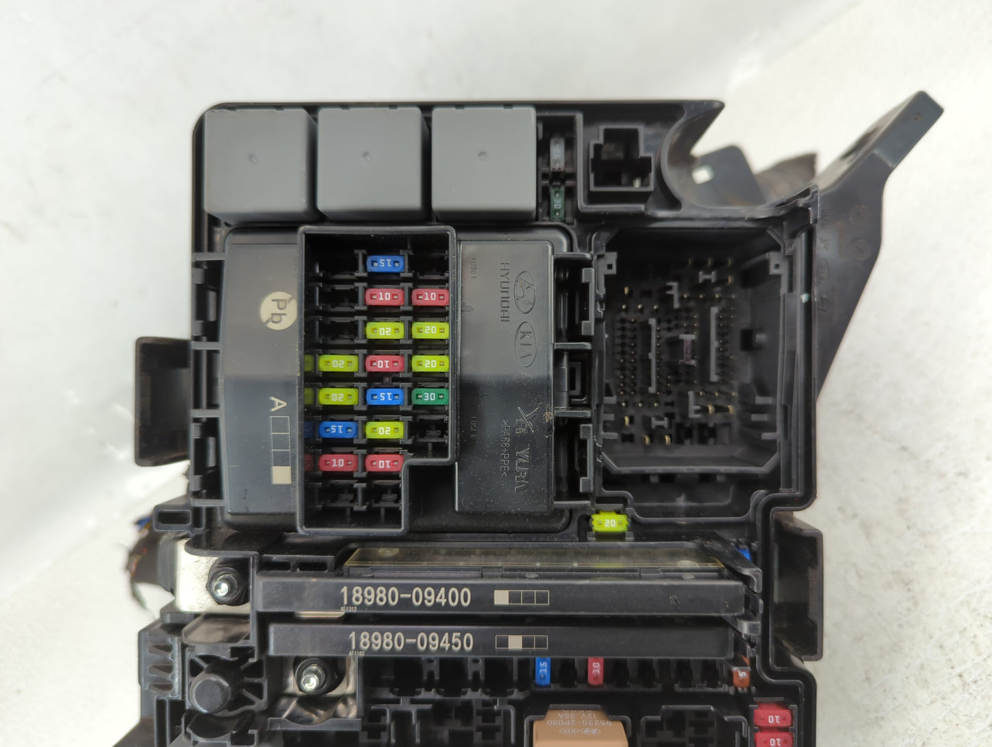 2017-2019 Kia Cadenza Fusebox Fuse Box Panel Relay Module P/N:91950-F6820 Fits Fits 2017 2018 2019 OEM Used Auto Parts - Oem