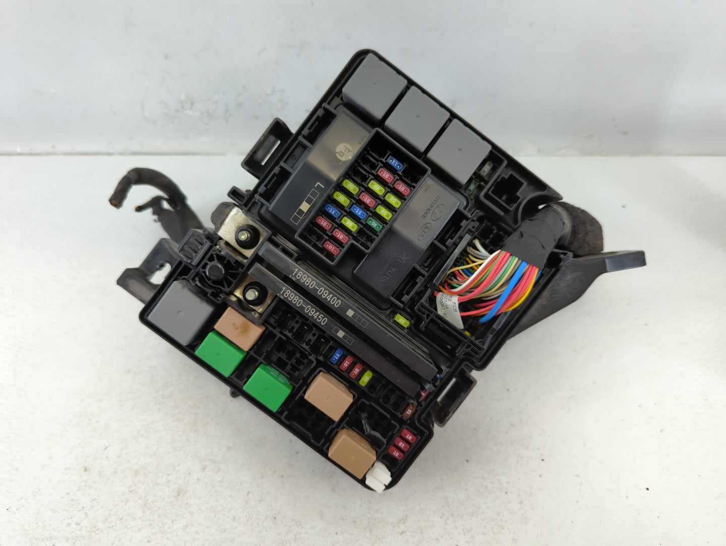 2017-2019 Kia Cadenza Fusebox Fuse Box Panel Relay Module P/N:91223-F6852 Fits Fits 2017 2018 2019 OEM Used Auto Parts - Oem