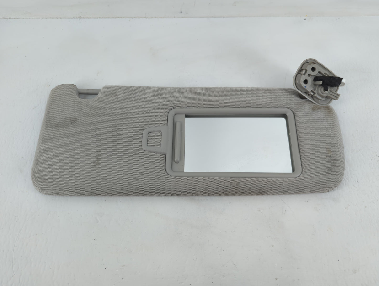 2017-2019 Kia Cadenza Sun Visor Shade Replacement Passenger Right Mirror Fits Fits 2017 2018 2019 OEM Used Auto Parts - Oemu