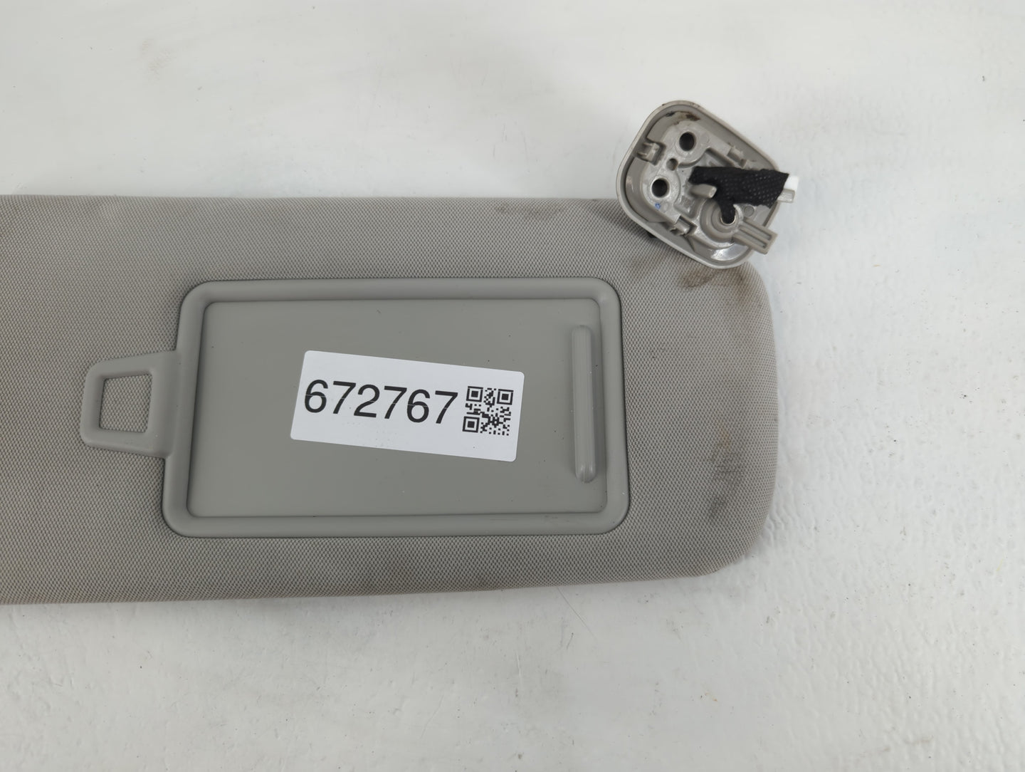 2017-2019 Kia Cadenza Sun Visor Shade Replacement Passenger Right Mirror Fits Fits 2017 2018 2019 OEM Used Auto Parts - Oemu