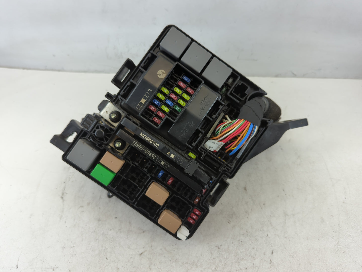 2017-2019 Kia Cadenza Fusebox Fuse Box Panel Relay Module P/N:91223-F6631 Fits Fits 2017 2018 2019 OEM Used Auto Parts - Oem