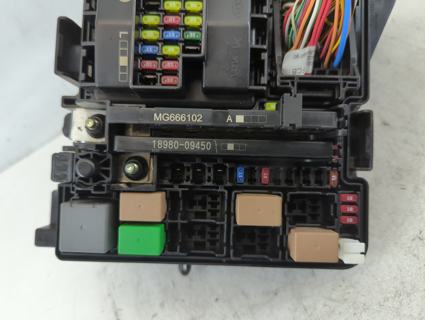 2017-2019 Kia Cadenza Fusebox Fuse Box Panel Relay Module P/N:91223-F6631 Fits Fits 2017 2018 2019 OEM Used Auto Parts - Oem