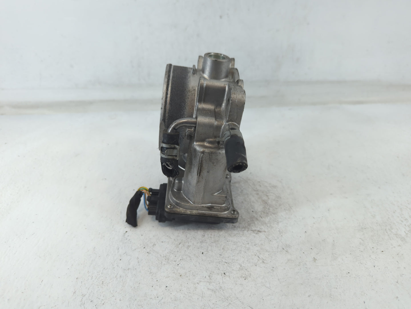 2017-2020 Kia Cadenza Throttle Body P/N:35100-3L100 Fits Fits 2017 2018 2019 2020 2021 2022 OEM Used Auto Parts - Oemusedaut