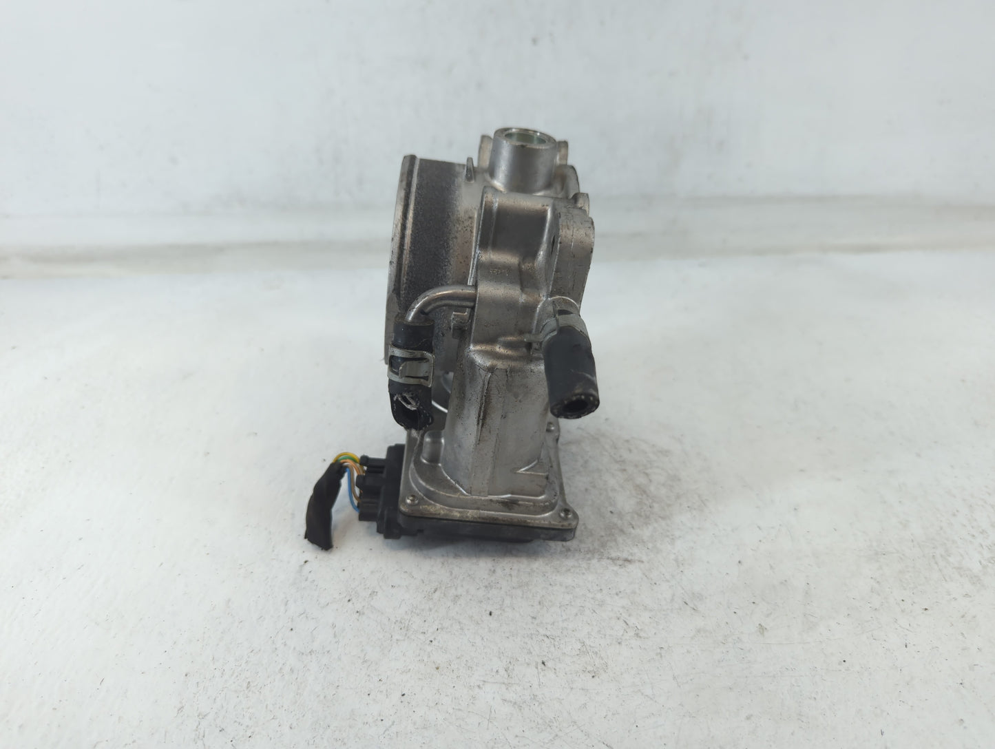 2017-2020 Kia Cadenza Throttle Body P/N:35100-3L100 Fits Fits 2017 2018 2019 2020 2021 2022 OEM Used Auto Parts - Oemusedaut