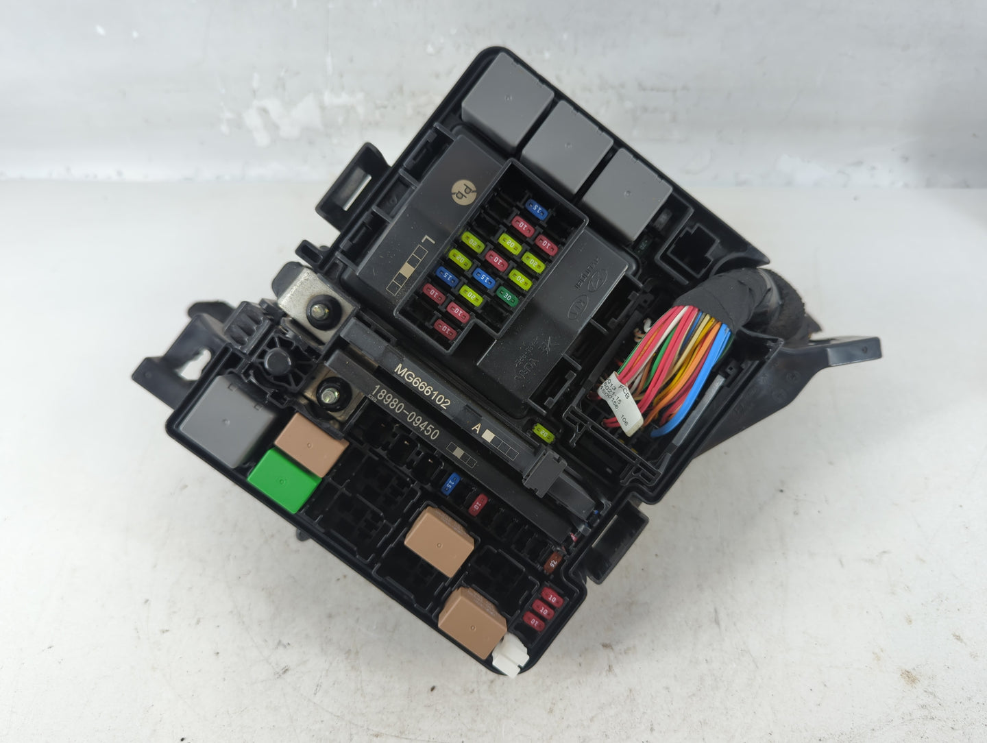 2017-2019 Kia Cadenza Fusebox Fuse Box Panel Relay Module P/N:91950-F6820Y 91223-F6631 Fits Fits 2017 2018 2019 OEM Used Aut