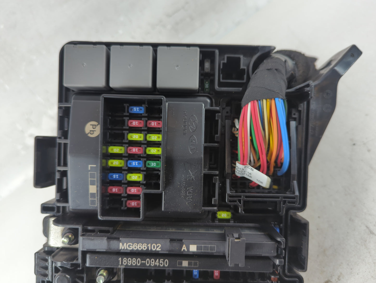 2017-2019 Kia Cadenza Fusebox Fuse Box Panel Relay Module P/N:91950-F6820Y 91223-F6631 Fits Fits 2017 2018 2019 OEM Used Aut