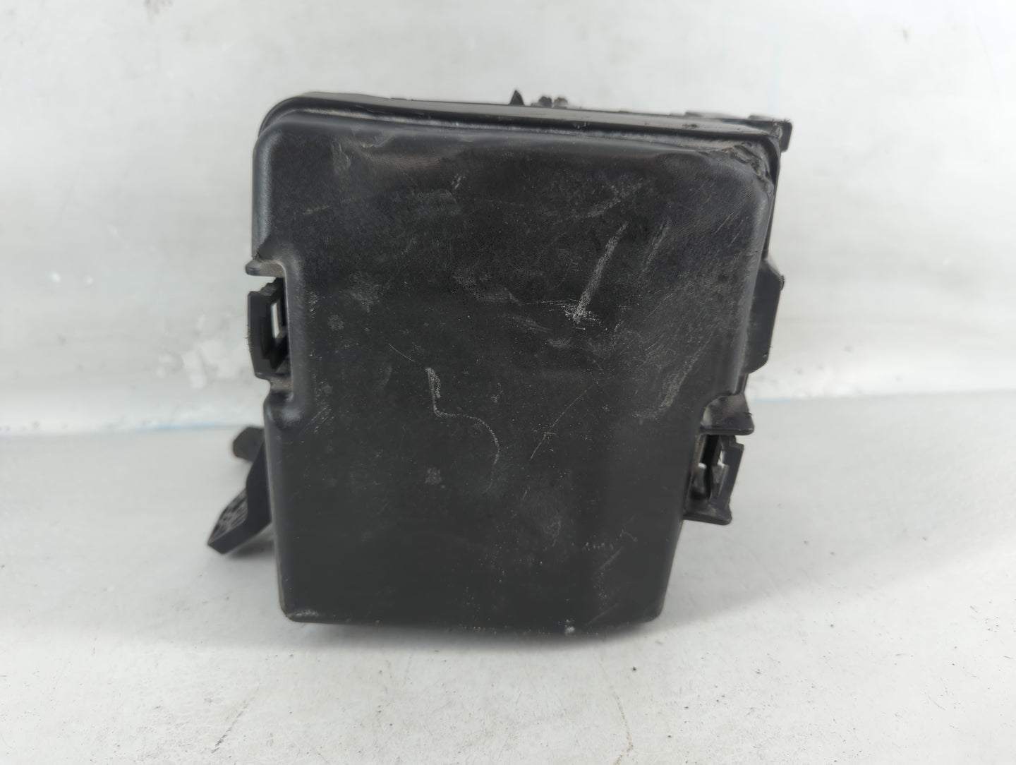 2017-2019 Kia Cadenza Fusebox Fuse Box Panel Relay Module P/N:91223-F6842 Fits Fits 2017 2018 2019 OEM Used Auto Parts - Oem