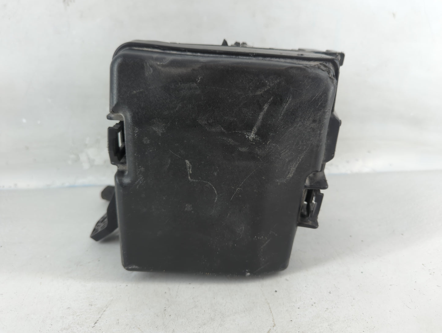 2017-2019 Kia Cadenza Fusebox Fuse Box Panel Relay Module P/N:91223-F6842 Fits Fits 2017 2018 2019 OEM Used Auto Parts - Oem