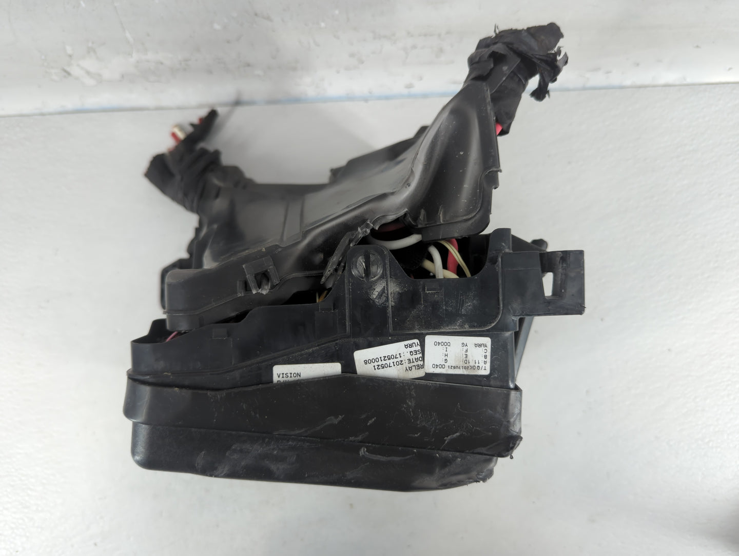 2017-2019 Kia Cadenza Fusebox Fuse Box Panel Relay Module P/N:91223-F6842 Fits Fits 2017 2018 2019 OEM Used Auto Parts - Oem