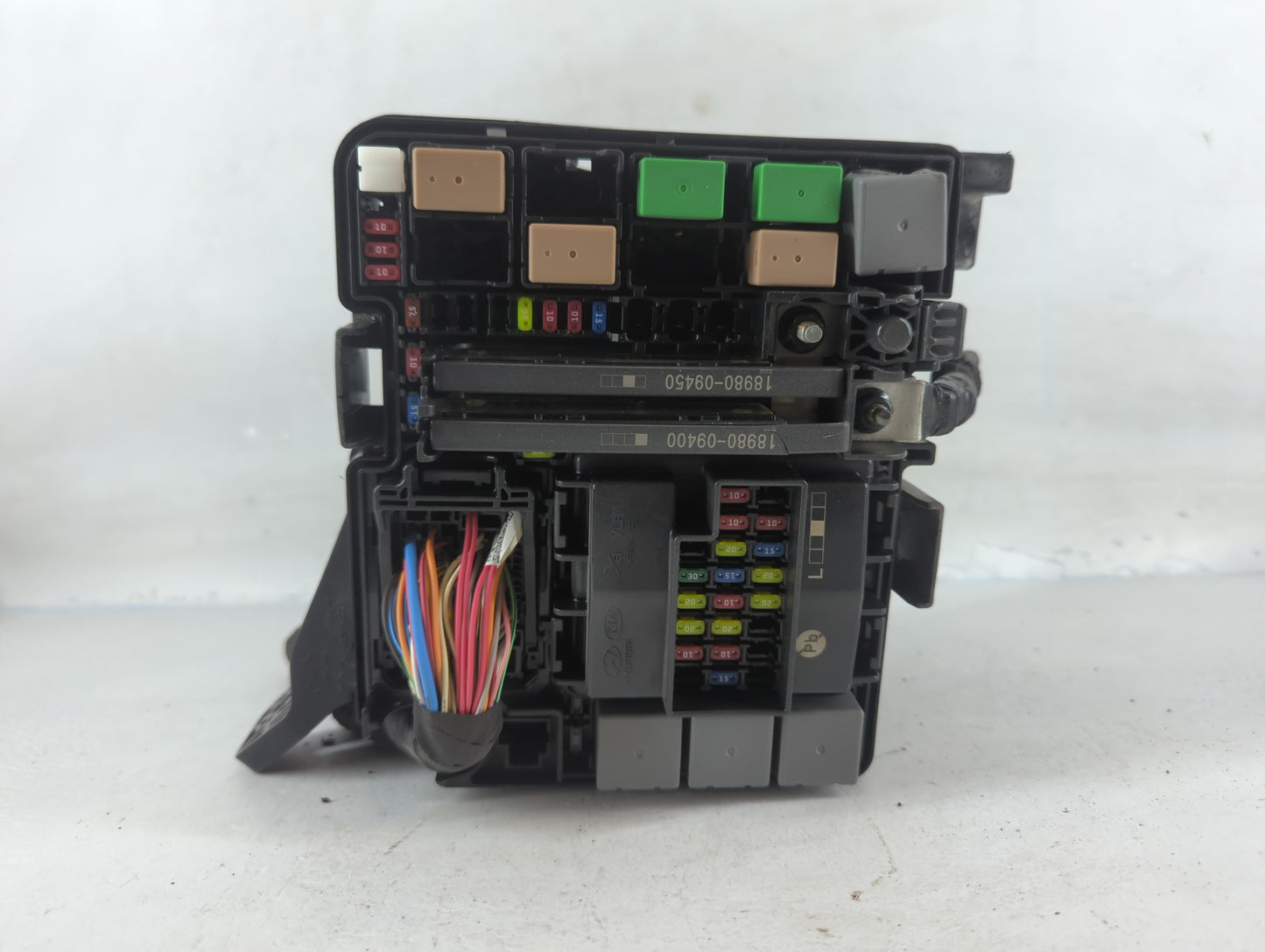 2017-2019 Kia Cadenza Fusebox Fuse Box Panel Relay Module P/N:91223-F6842 Fits Fits 2017 2018 2019 OEM Used Auto Parts - Oem