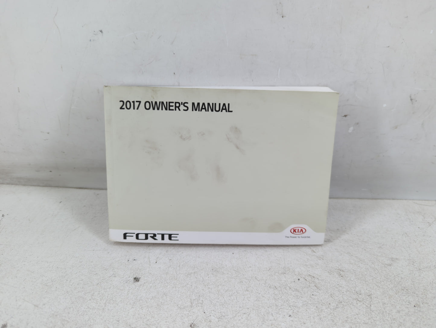 2017 Kia Forte Owners Manual Book Guide P/N:B0S4-EE72F OEM Used Auto Parts - Oemusedautoparts1.com