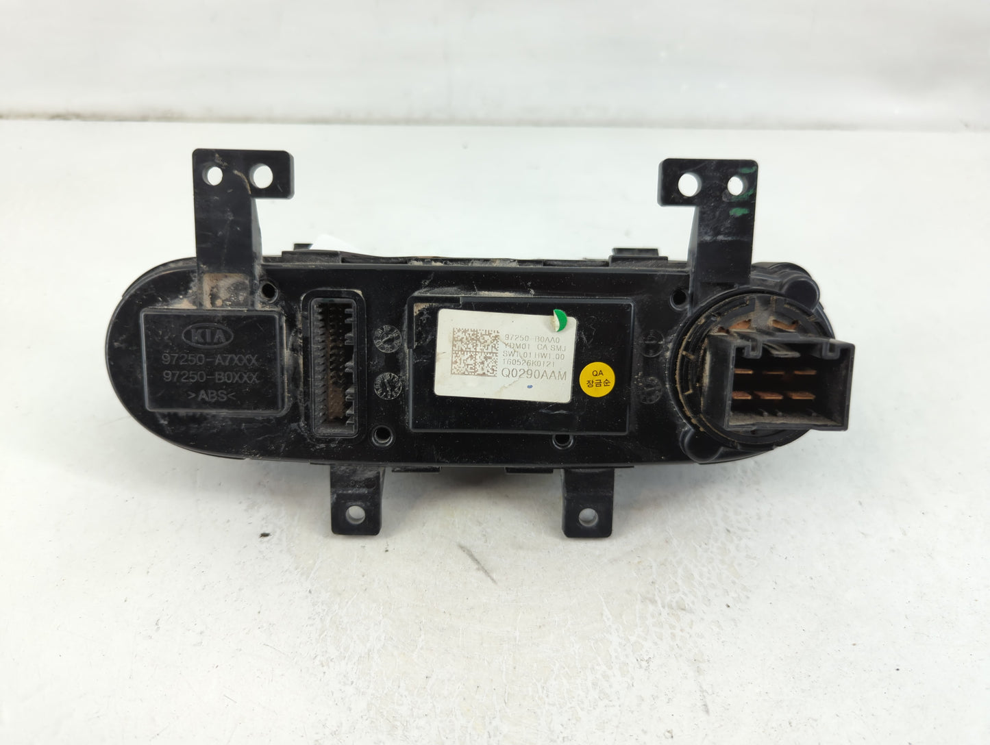2017 Kia Forte Climate Control Module Temperature AC/Heater Replacement P/N:97250 B0AA0 Fits OEM Used Auto Parts - Oemusedau