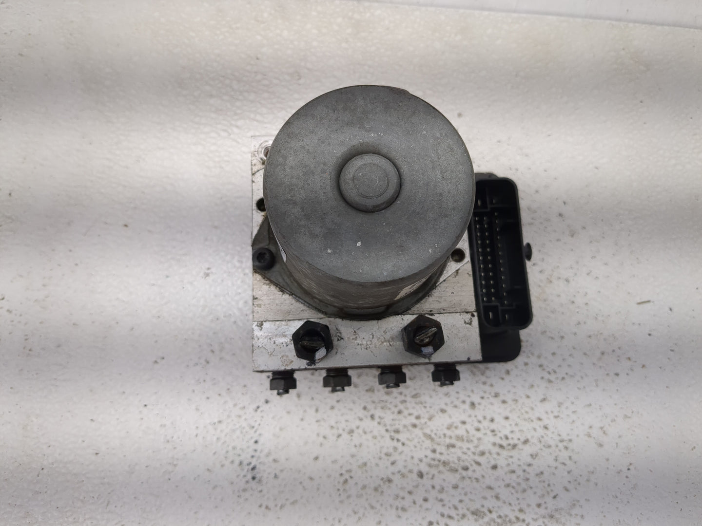 2017-2018 Kia Forte ABS Pump Control Module Replacement P/N:81589-43100 58900-B0400 Fits Fits 2017 2018 OEM Used Auto Parts 