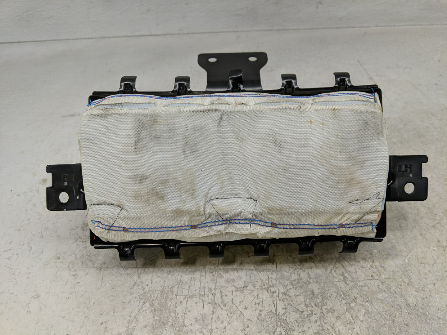 2015-2018 Kia Forte Air Bag Passenger Right Dashboard OEM P/N:B084591300 84530A7700 Fits Fits 2015 2016 2017 2018 OEM Used A
