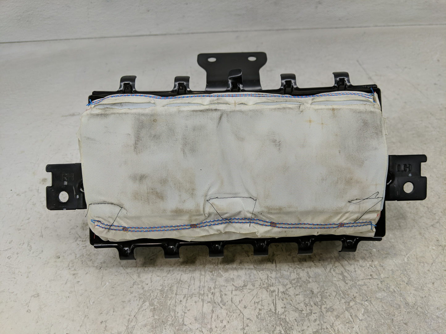 2015-2018 Kia Forte Air Bag Passenger Right Dashboard OEM P/N:B084591300 84530A7700 Fits Fits 2015 2016 2017 2018 OEM Used A