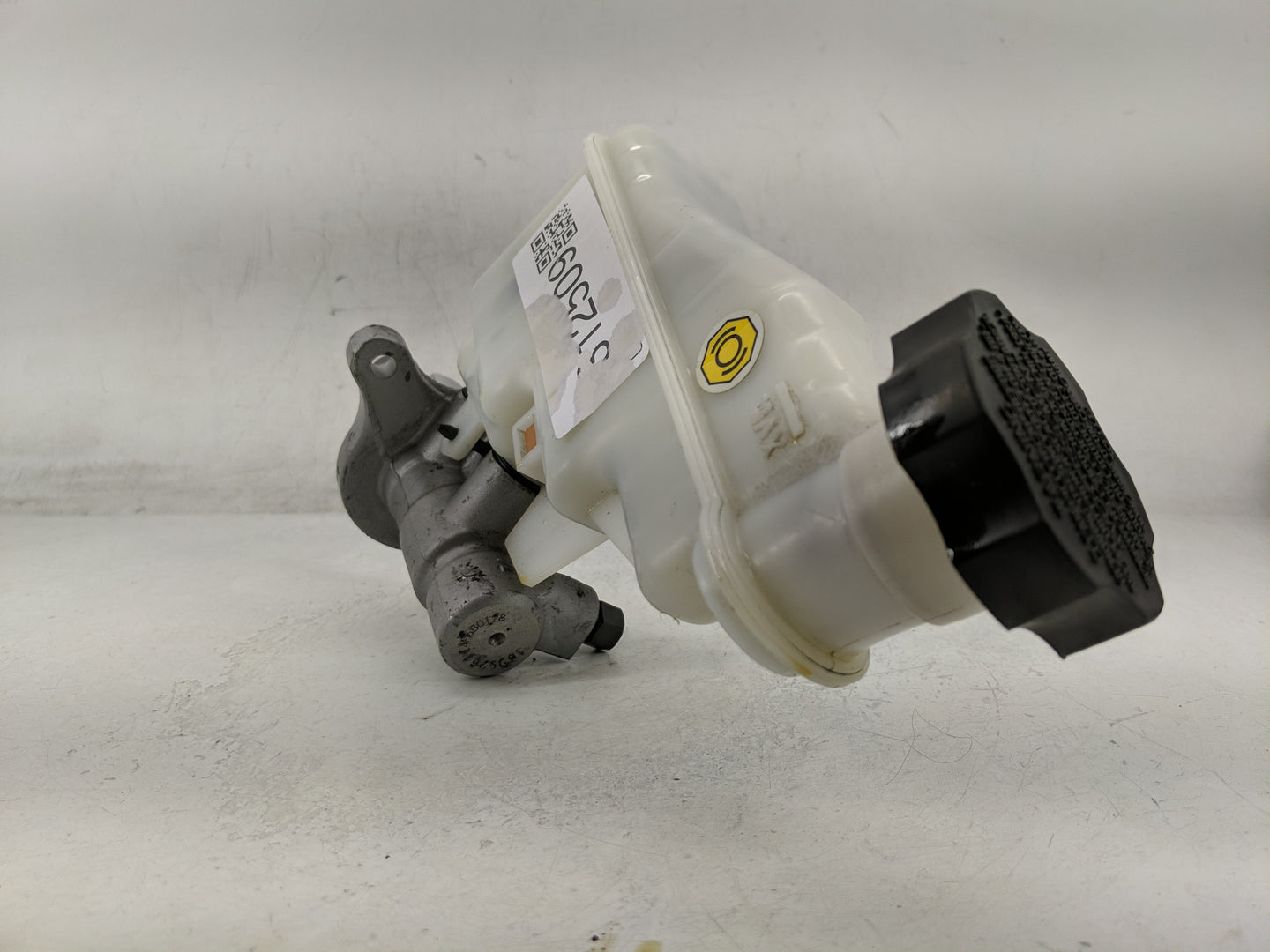 2014-2018 Kia Forte Brake Master Cylinder - Oemusedautoparts1.com