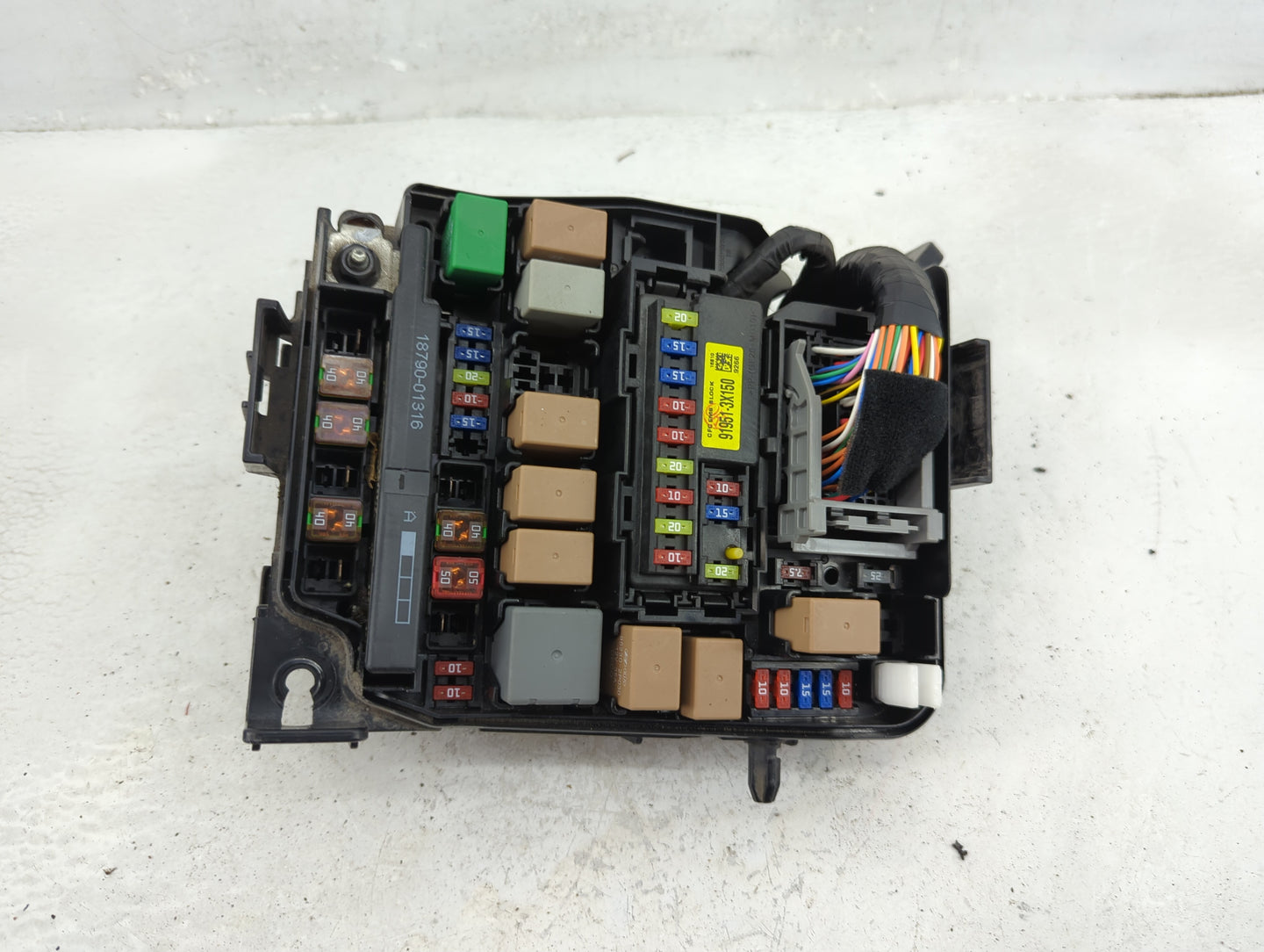 2017-2018 Kia Forte Fusebox Fuse Box Panel Relay Module P/N:91950-3X510 Fits Fits 2017 2018 OEM Used Auto Parts - Oemusedaut
