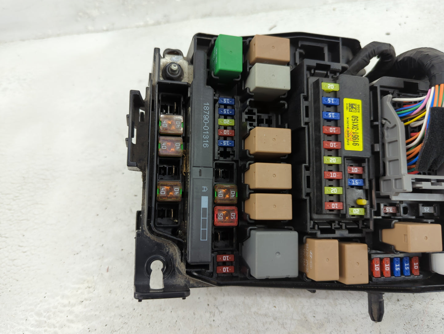 2017-2018 Kia Forte Fusebox Fuse Box Panel Relay Module P/N:91950-3X510 Fits Fits 2017 2018 OEM Used Auto Parts - Oemusedaut