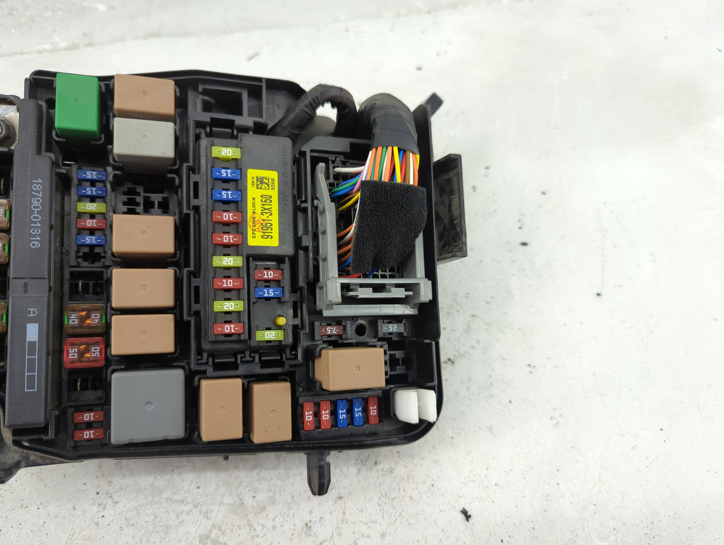 2017-2018 Kia Forte Fusebox Fuse Box Panel Relay Module P/N:91950-3X510 Fits Fits 2017 2018 OEM Used Auto Parts - Oemusedaut