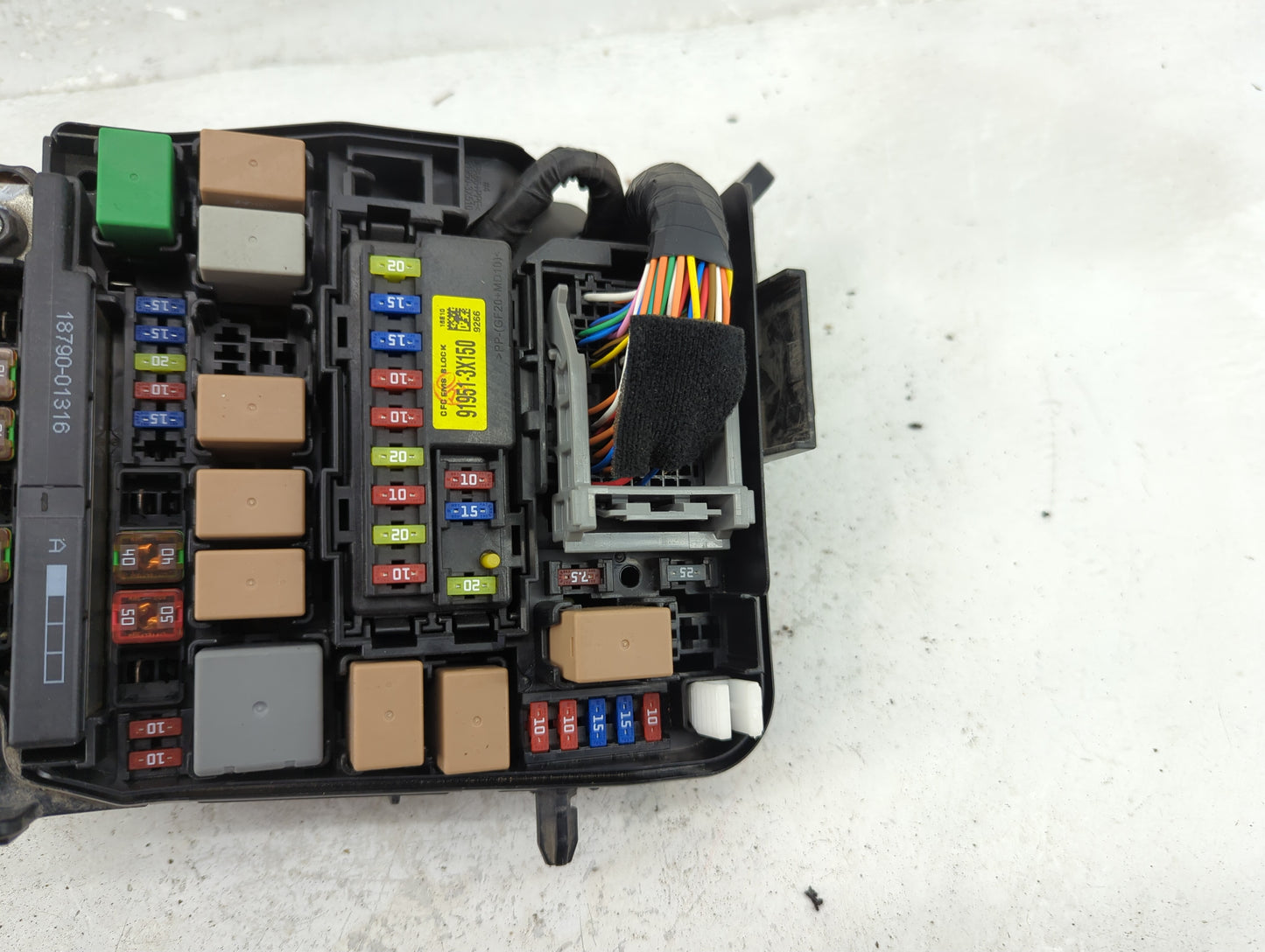 2017-2018 Kia Forte Fusebox Fuse Box Panel Relay Module P/N:91950-3X510 Fits Fits 2017 2018 OEM Used Auto Parts - Oemusedaut