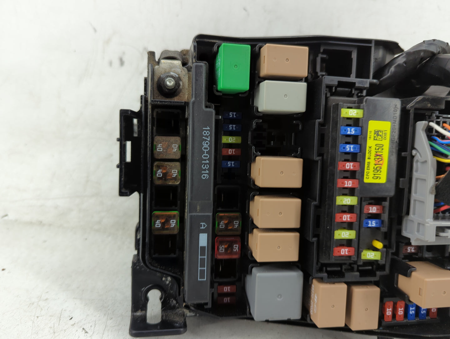 2017-2018 Kia Forte Fusebox Fuse Box Panel Relay Module P/N:91221 B0060 Fits Fits 2017 2018 OEM Used Auto Parts - Oemusedaut