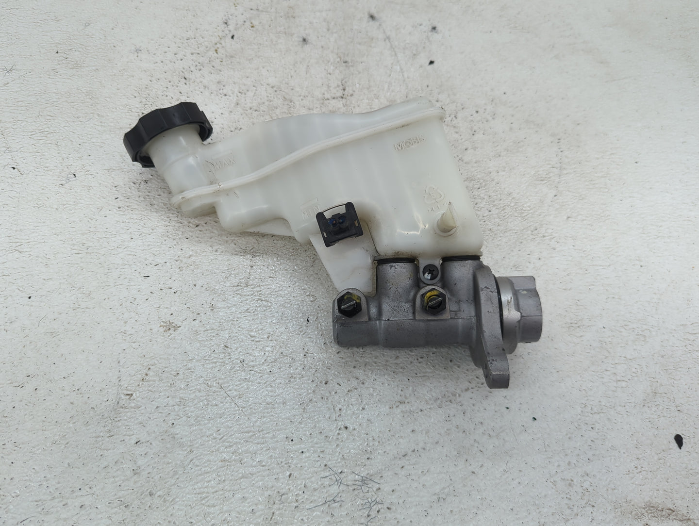 2014-2018 Kia Forte Brake Master Cylinder - Oemusedautoparts1.com