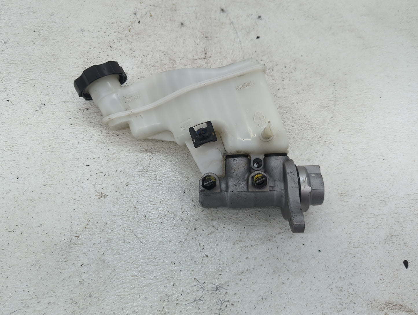 2014-2018 Kia Forte Brake Master Cylinder - Oemusedautoparts1.com