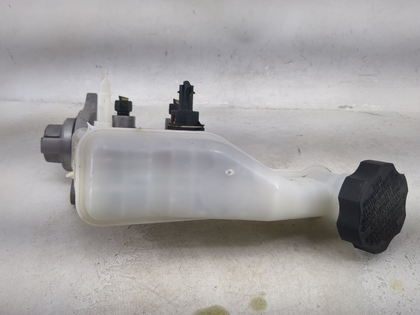 2014-2018 Kia Forte Brake Master Cylinder 1491986 - Oemusedautoparts1.com