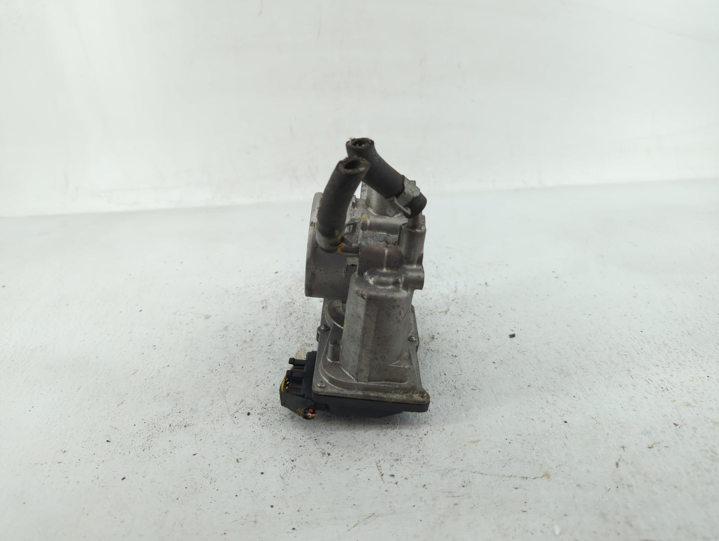 2014-2018 Kia Forte Throttle Body P/N:35100-2E000 35100-2E710 Fits Fits 2011 2012 2013 2014 2015 2016 2017 2018 2019 2020 20