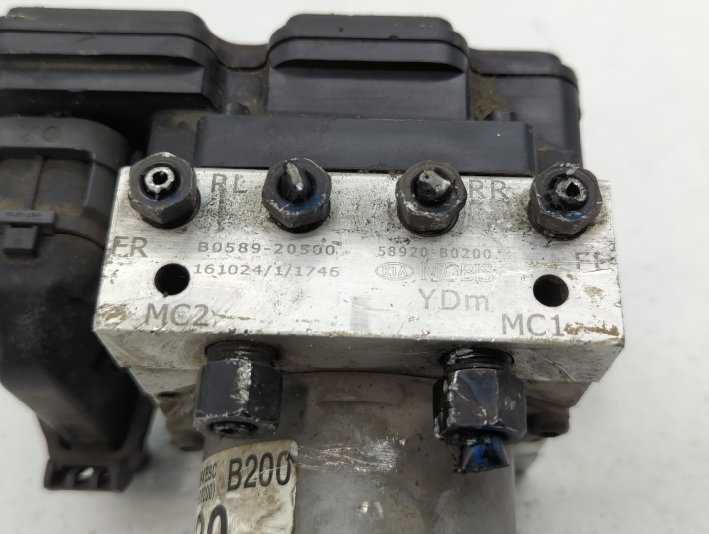 2017-2018 Kia Forte ABS Pump Control Module Replacement P/N:58900-B0200 58920-B0200 Fits Fits 2017 2018 OEM Used Auto Parts 