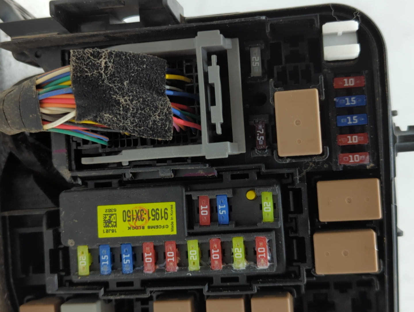 2017-2018 Kia Forte Fusebox Fuse Box Panel Relay Module P/N:91218 B0210 91218 B0170 Fits Fits 2017 2018 OEM Used Auto Parts 